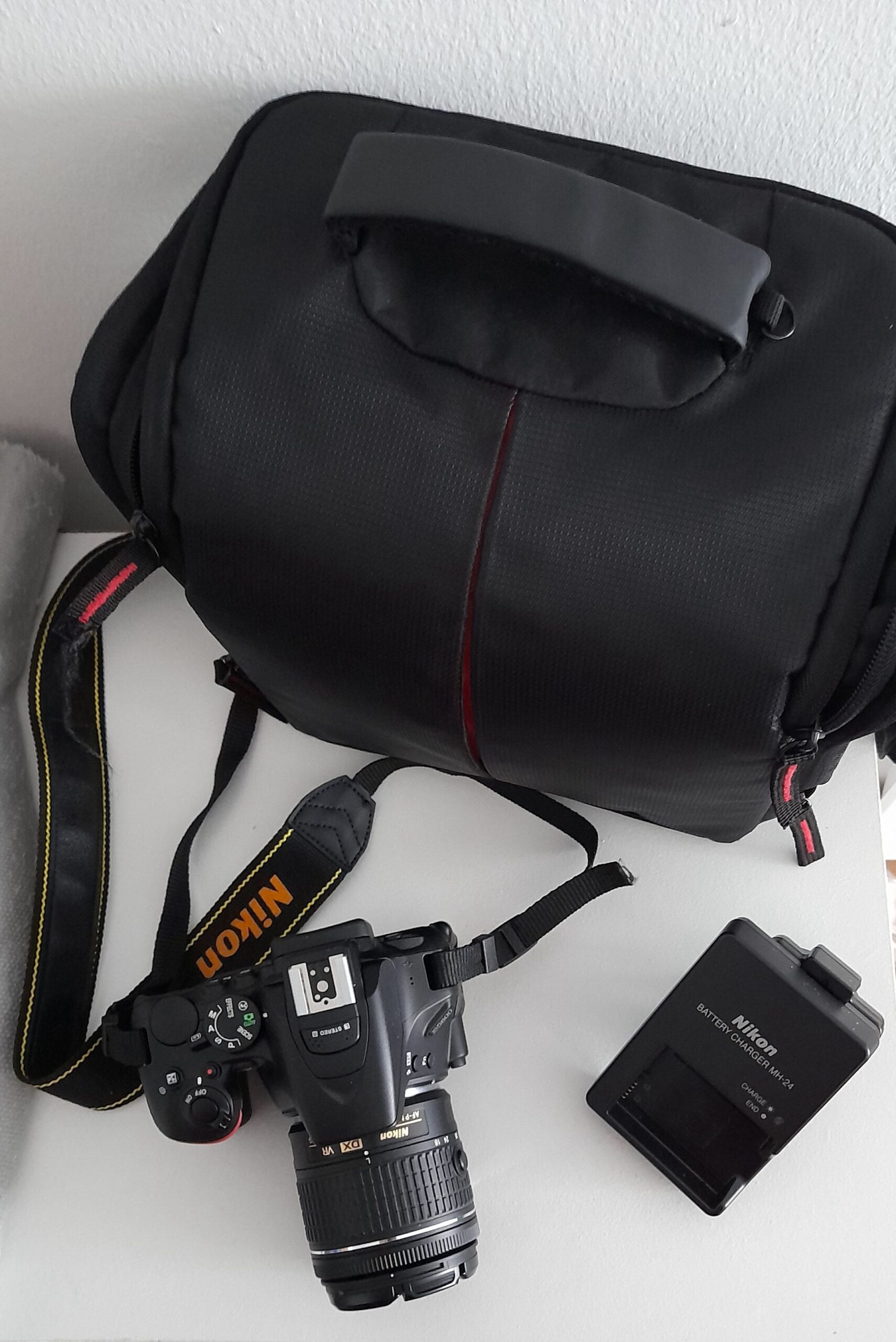 Nikon D5600 در حد نو کمتر از ۴ هزار شات