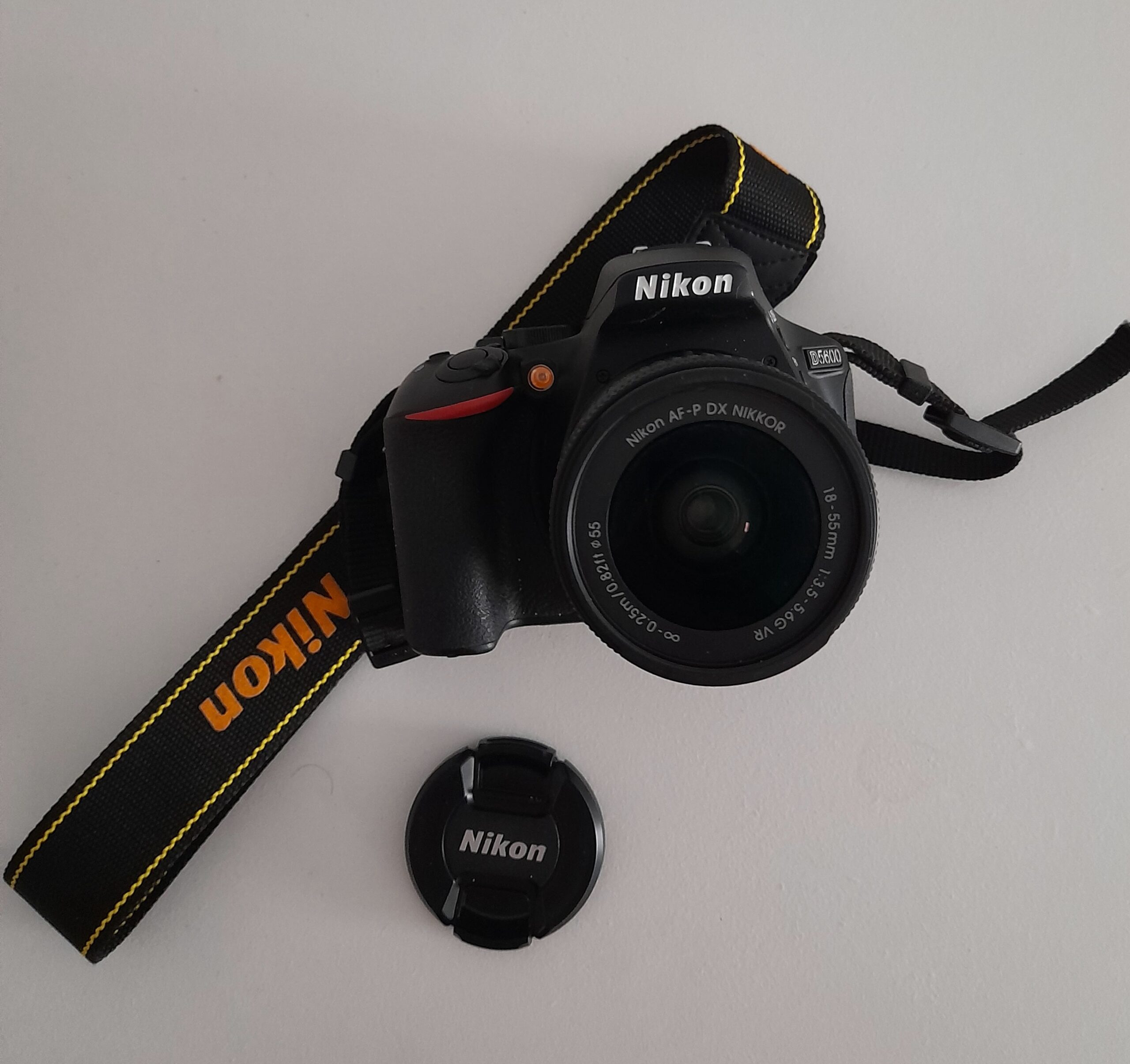 Nikon D5600 در حد نو کمتر از ۴ هزار شات